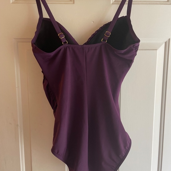 LANDS’ END Underwire One Piece Swimsuit size 8 - Picture 2 of 9